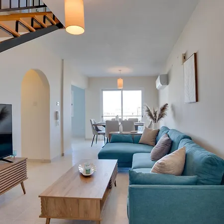 Charming 3-bed Duplex With Stunning Sea View