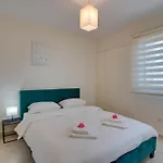 Charming 3-bed Duplex With Stunning Sea View Apartment *