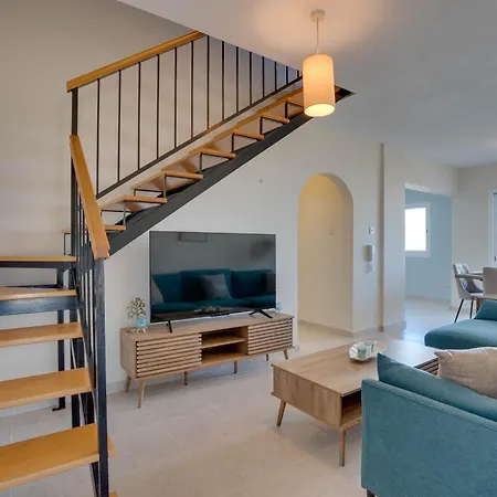 Apartment Charming 3-bed Duplex With Stunning Sea View Larnaca