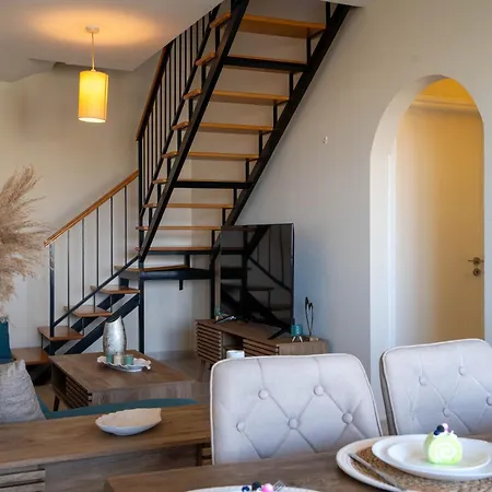 Charming 3-bed Duplex With Stunning Sea View