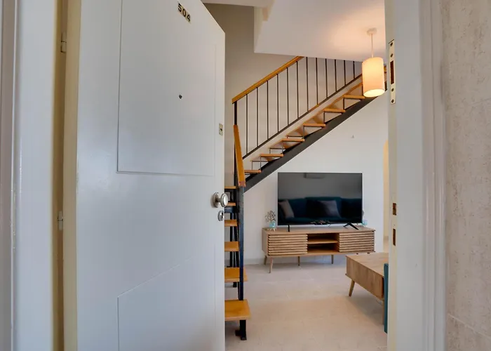 Charming 3-bed Duplex With Stunning Sea View *